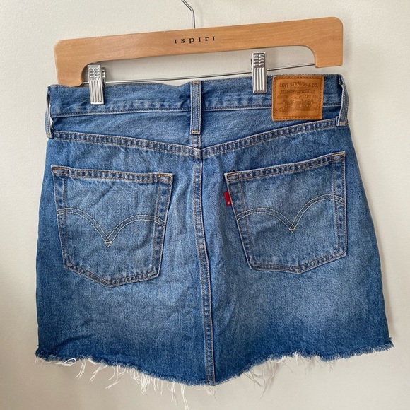 Levi’s denim skirt - Picture 3 of 4